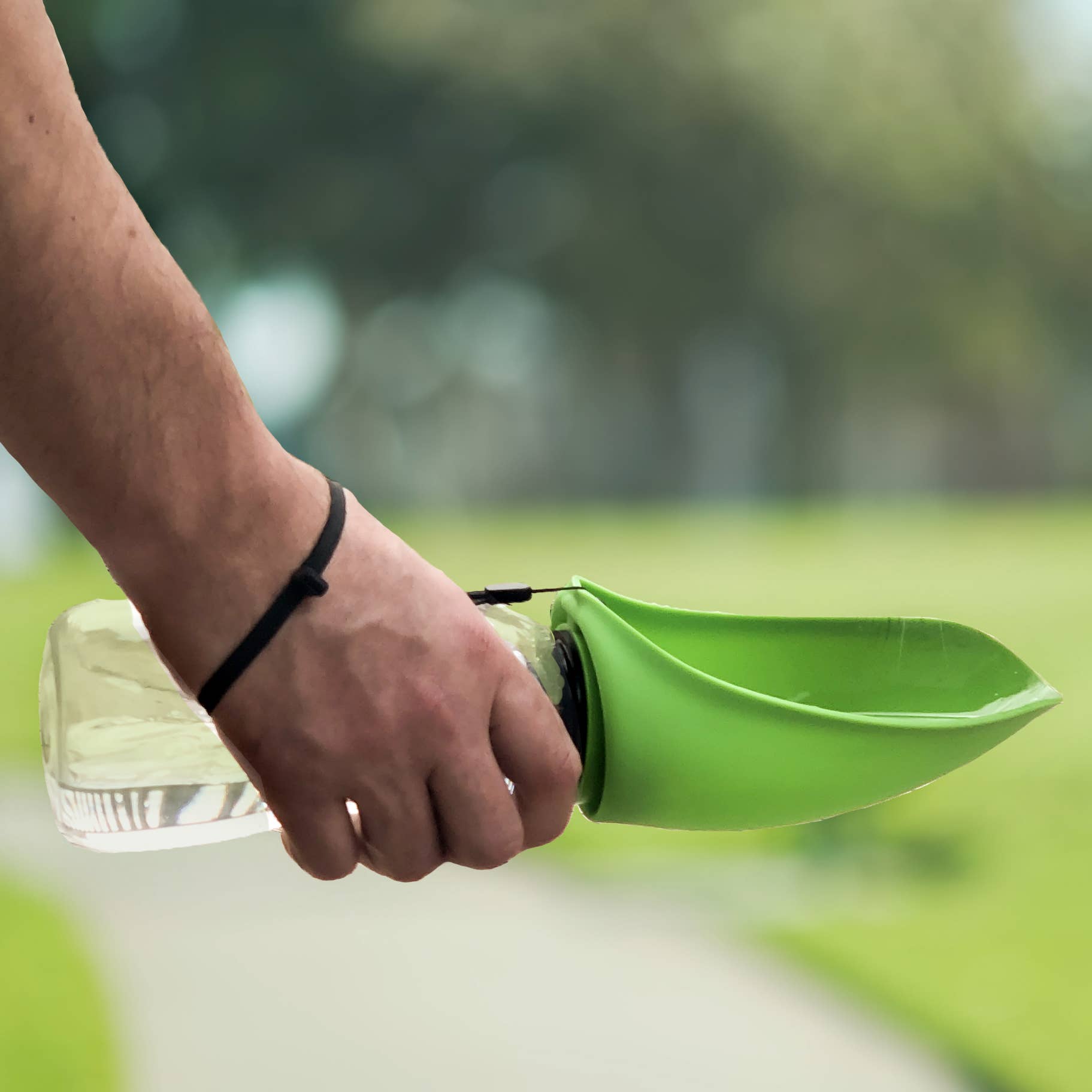 Flipo Group, Ltd. - Vente Gamelle – chat et chien - Bol Fold-A-Bowl 26 oz. Bouteille d'eau et bol portables pour animaux de compagnie6