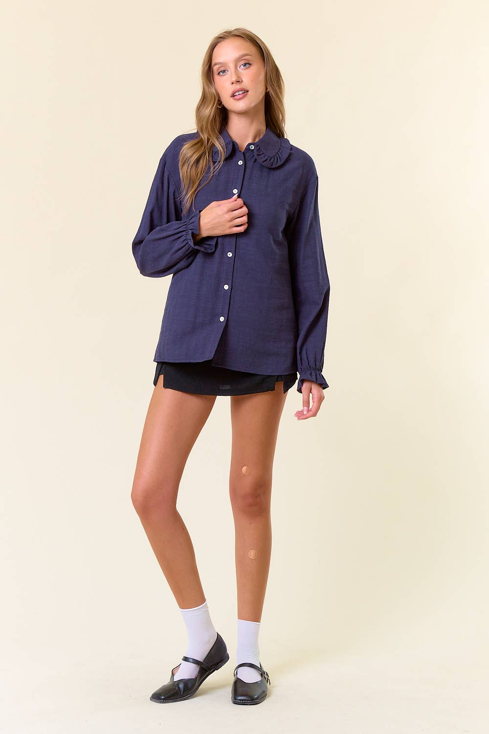 Doe and Rae – Großhandel Hemd mit Button-down-Kragen – Damen – Oversize-Bluse mit Rüschenkragen und tiefem Schulterausschnitt - 44661T9
