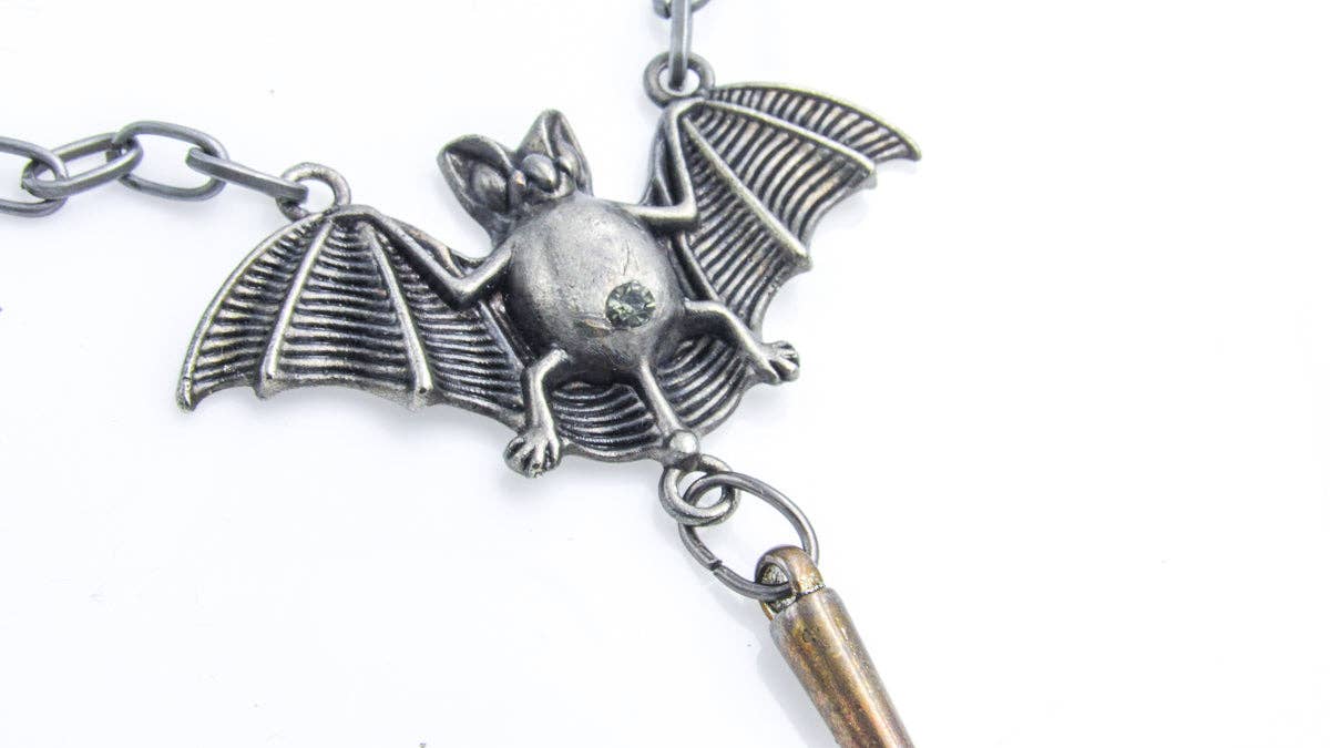 Oh, Heart! - Wholesale Halskettinghanger - Vleermuisketting met rode pin2