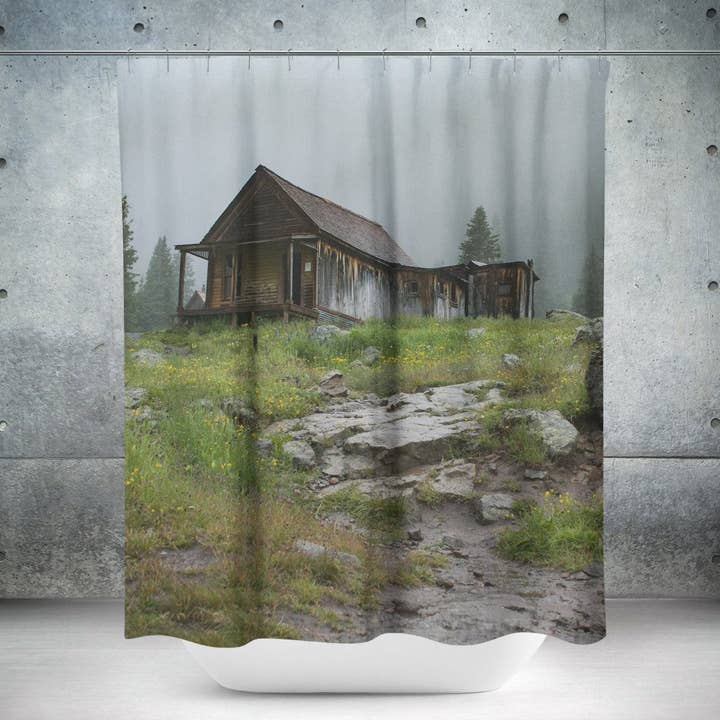 Cabine abandonnée dans le rideau de douche du Colorado pour la vente par lostkatphoto