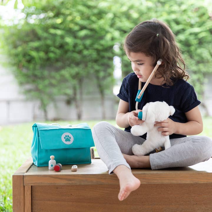 PlanToys - Wholesale Toy Set - Kids - Kids' Empathy-Building Vet Toy Set3