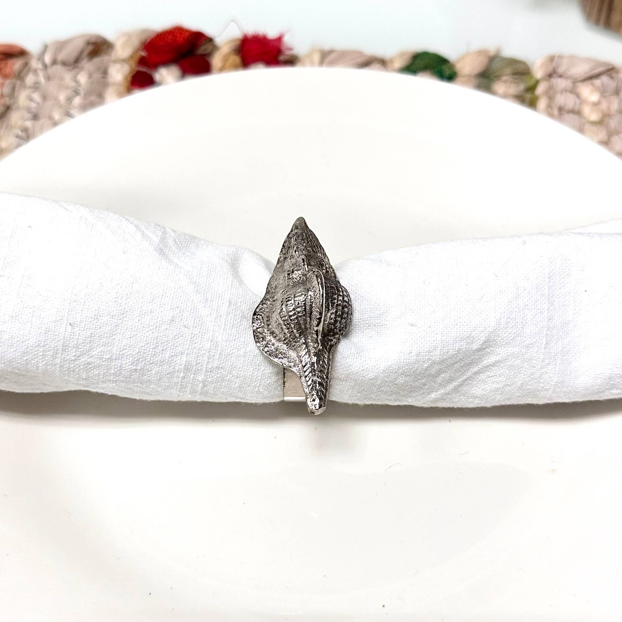 India Handicrafts Inc - Vente Rond de serviette - Set de 12 ronds de serviette en coquillage de bulot nickelé3