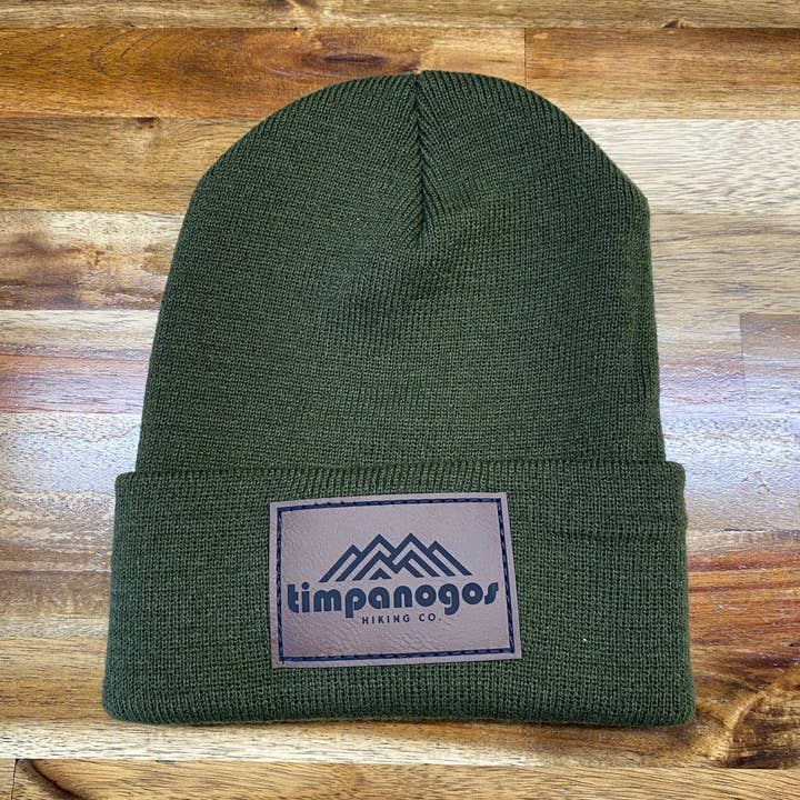 Bonnet en maille à revers avec écusson - Timpanogos Hiking Co. pour la vente par Timpanogos Hiking Co.