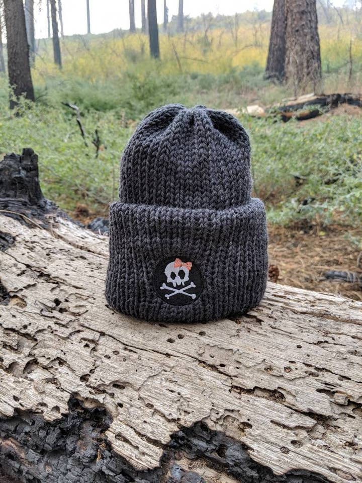 Skullie que brilha no escuro por atacado de Bootlegger Beanies