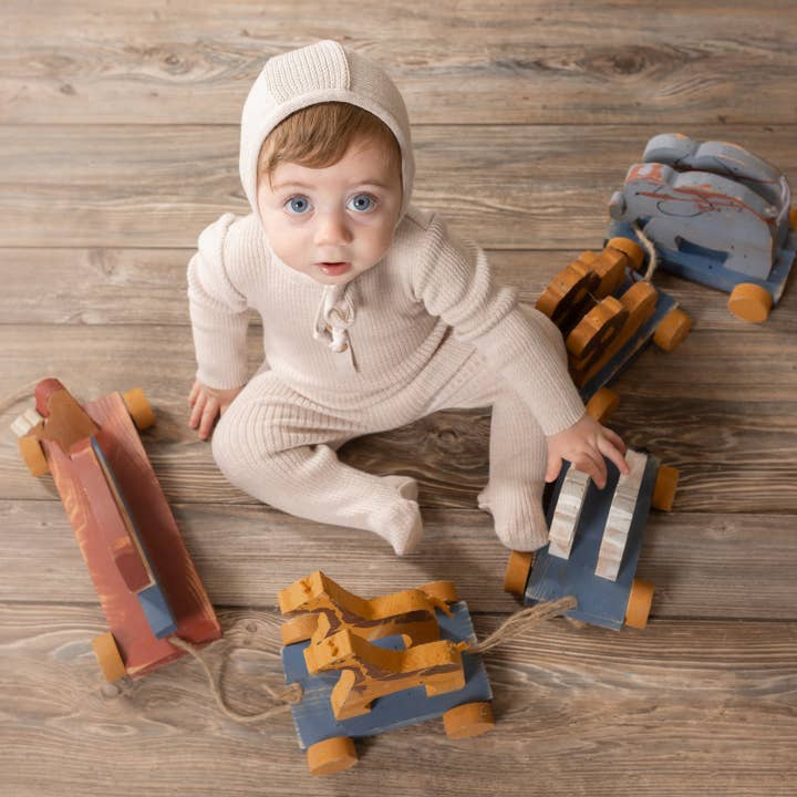 Footie à boutons en tricot ~ Oatmeal pour la vente par Bon Knit