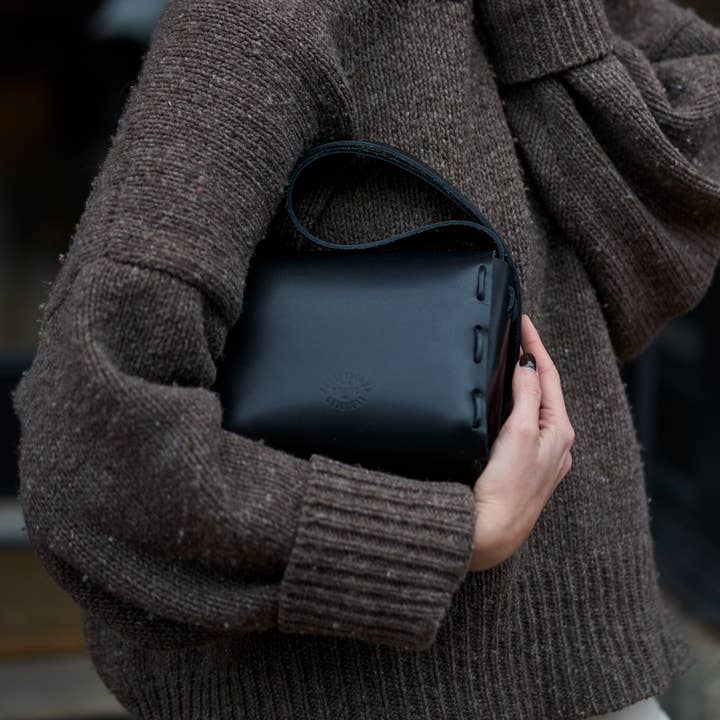 FORESTBOUND – wholesale Crossbody bag – Women's – Leather Saddle Bag in Black7