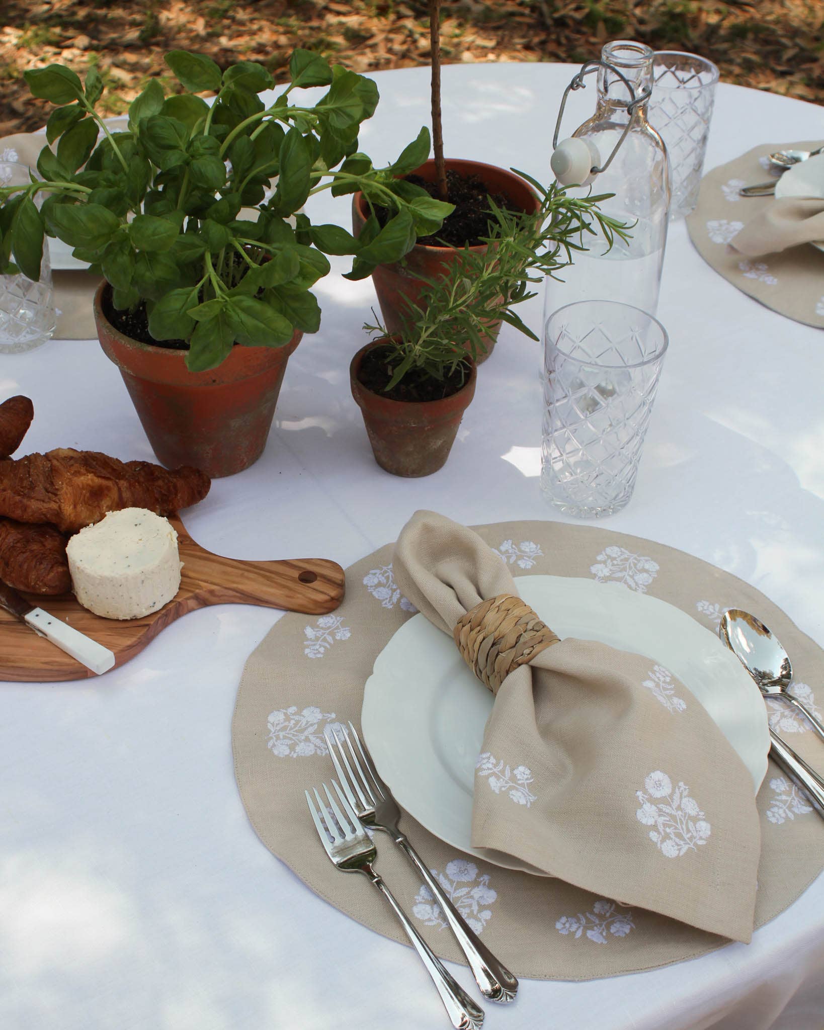Natural White Embroidered Dinner Napkins in Linen Cotton, Set of Four for wholesale on Faire14