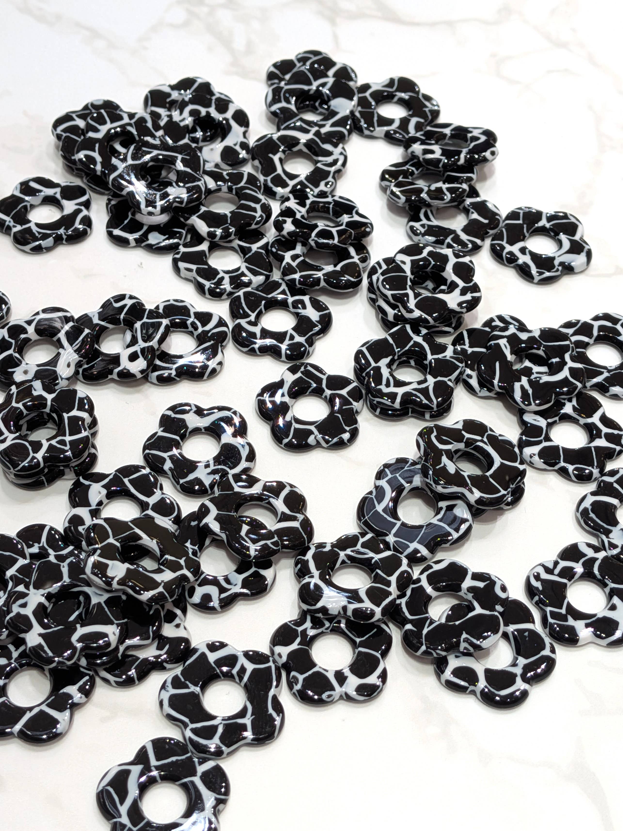 LOLO & YAYA – wholesale Emergency response charm – Flower pendant 2cm, 1.5O euros / u27