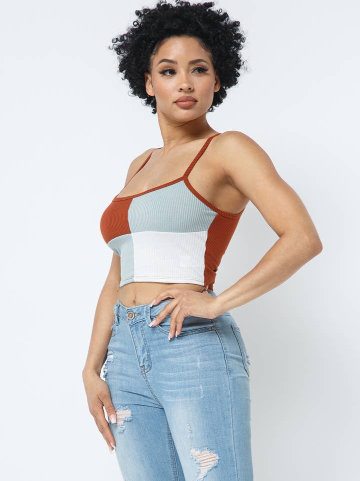 Julia by LoveJ – Top de malha - Mulher por atacado – Top recortado em bloco colorido sem mangas