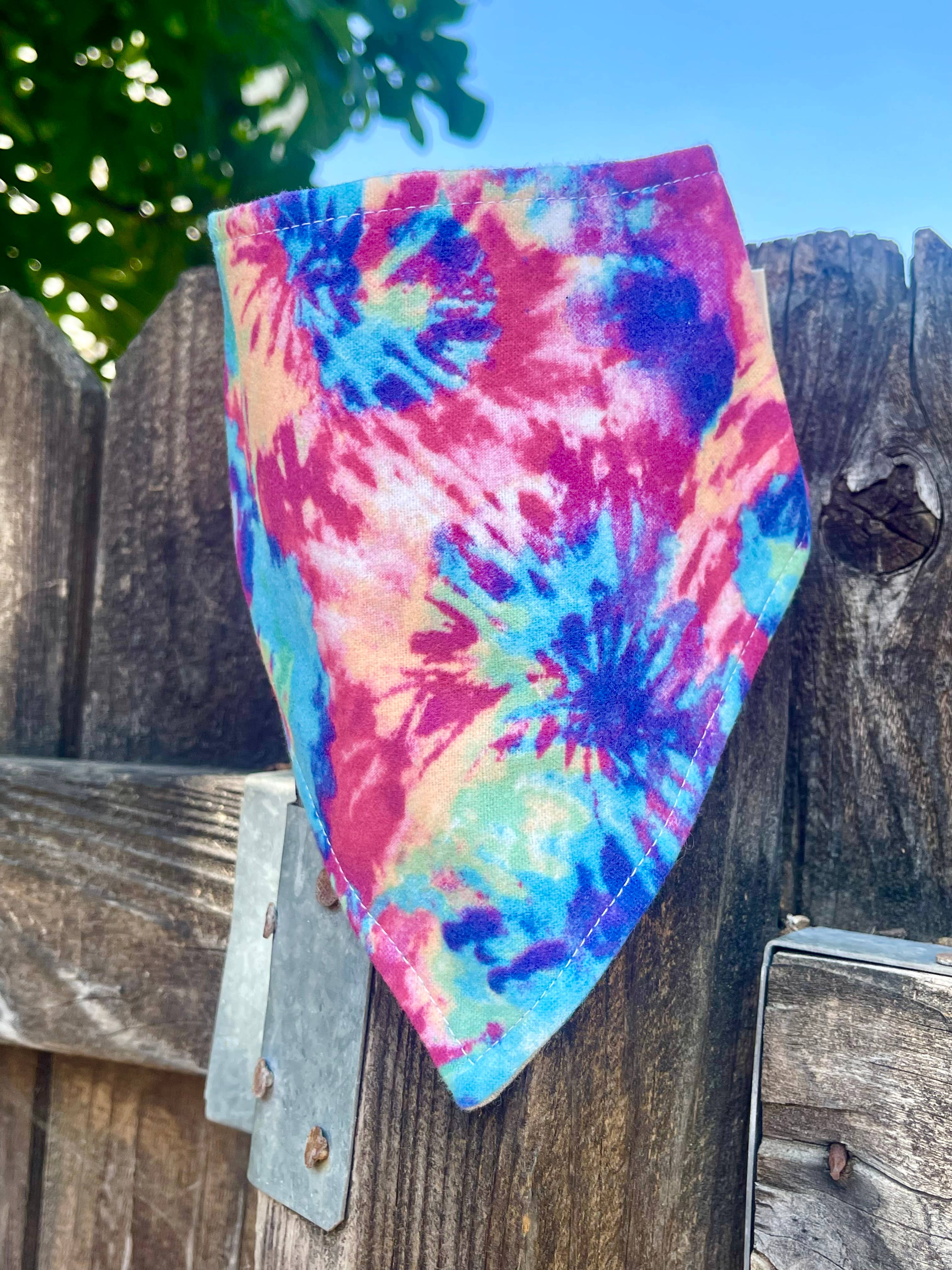 Very Vintage Designs – wholesale Pet bandana – Dog – Festival Hippie Dog Bandana – Rainbow Tie-Dye Snap Scarf4