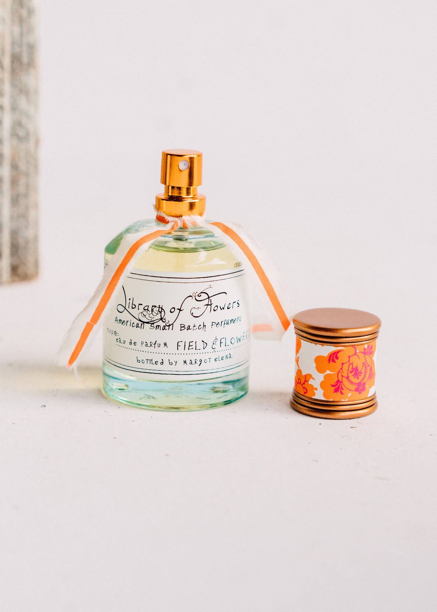 Library of Flowers - Wholesale Perfume/Eau de Toilette - FIELD & FLOWERS Eau de Parfum1