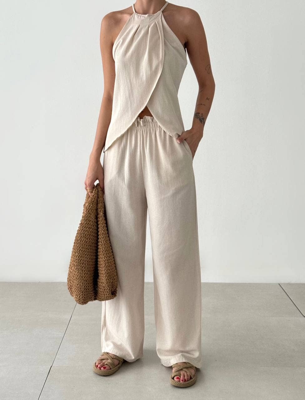 Design company-Fatma Balkir - Venta al por mayor Conjuntos de top y pantalón (NO para estar en casa) - Mujer - Conjunto bohemio de top halter de lino y pantalones con cinturón a la cintura1