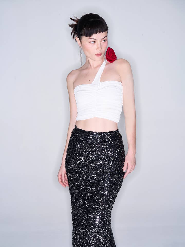 COCOSIN - Vit en-axel med rynkad spandex crop top - Elegant festbustier för wholesale av SGLOKAL