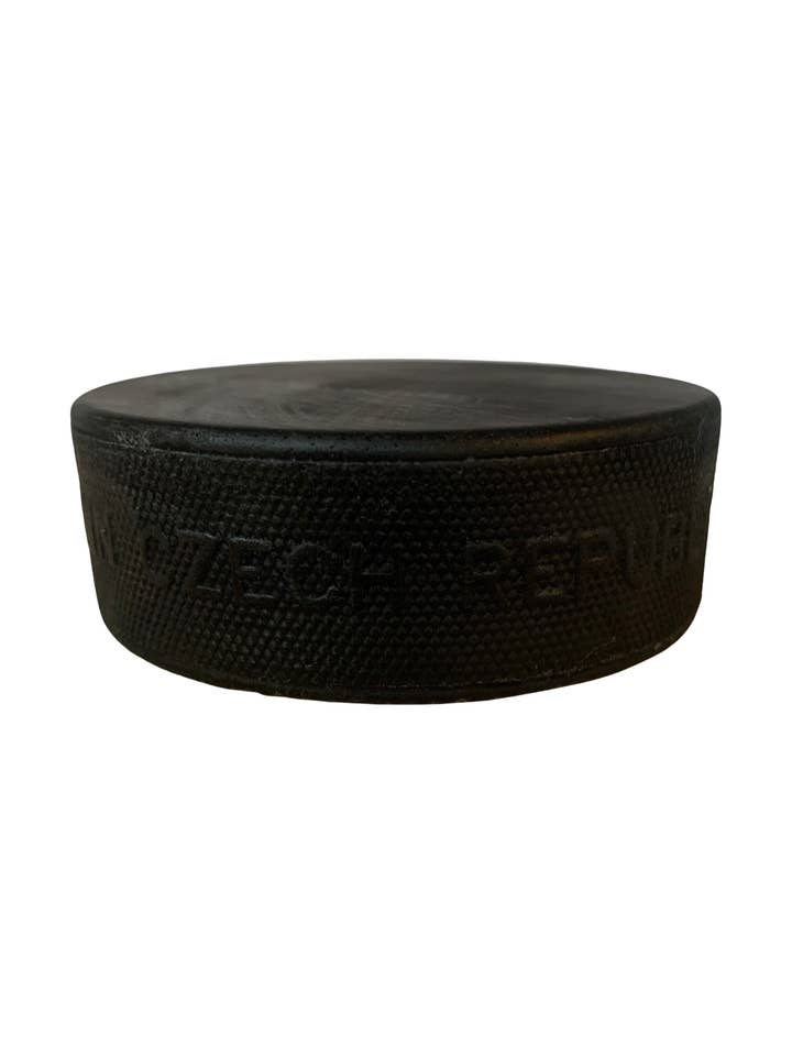 Hockey puck zeep voor wholesale door Plunk Soap and Candle Company