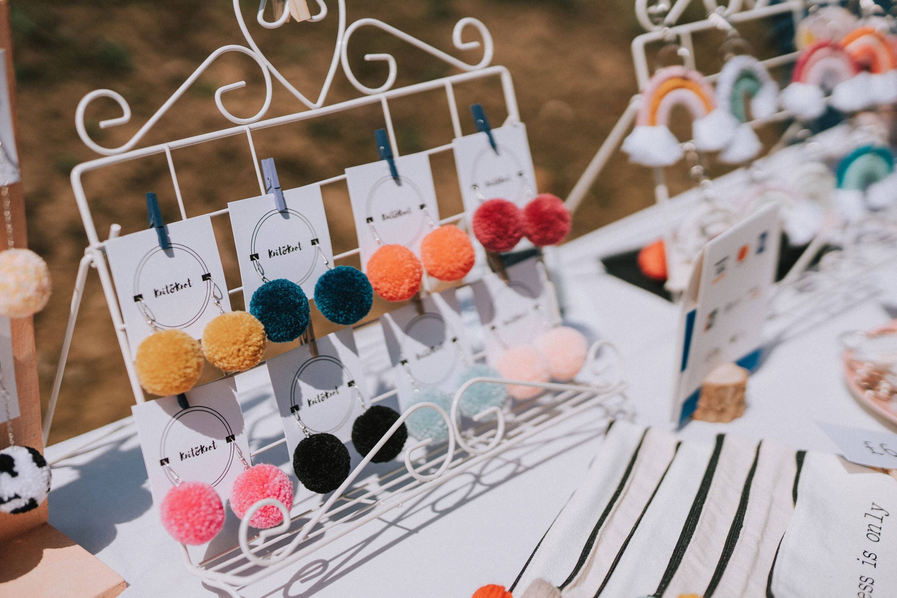 Knit&Knot Designs – wholesale Dangle earrings – Small Pom Pom Earring4