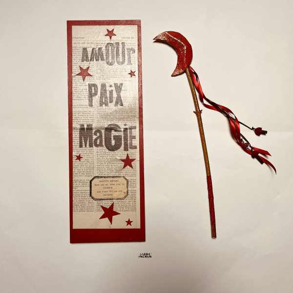 Fada Nº6789. Varinha Mágica Lua & Vermelho com Bolinhas Brancas por atacado de La fabrique de MOTS MAGIQUES