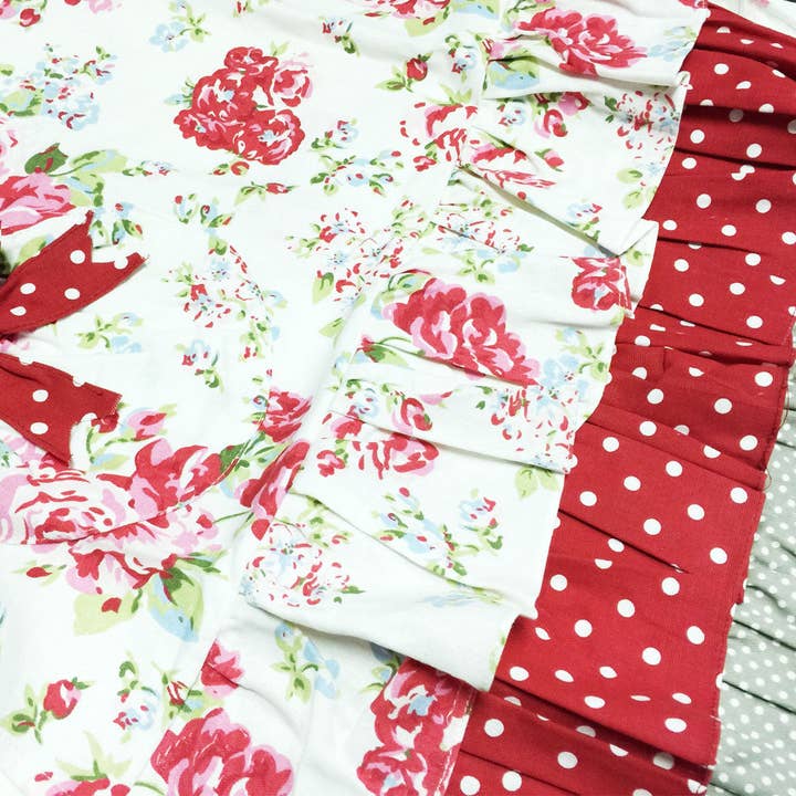 Wrapables.com - Wholesale Apron - Wrapables Mother and Daughter Ruffles and Roses Apron