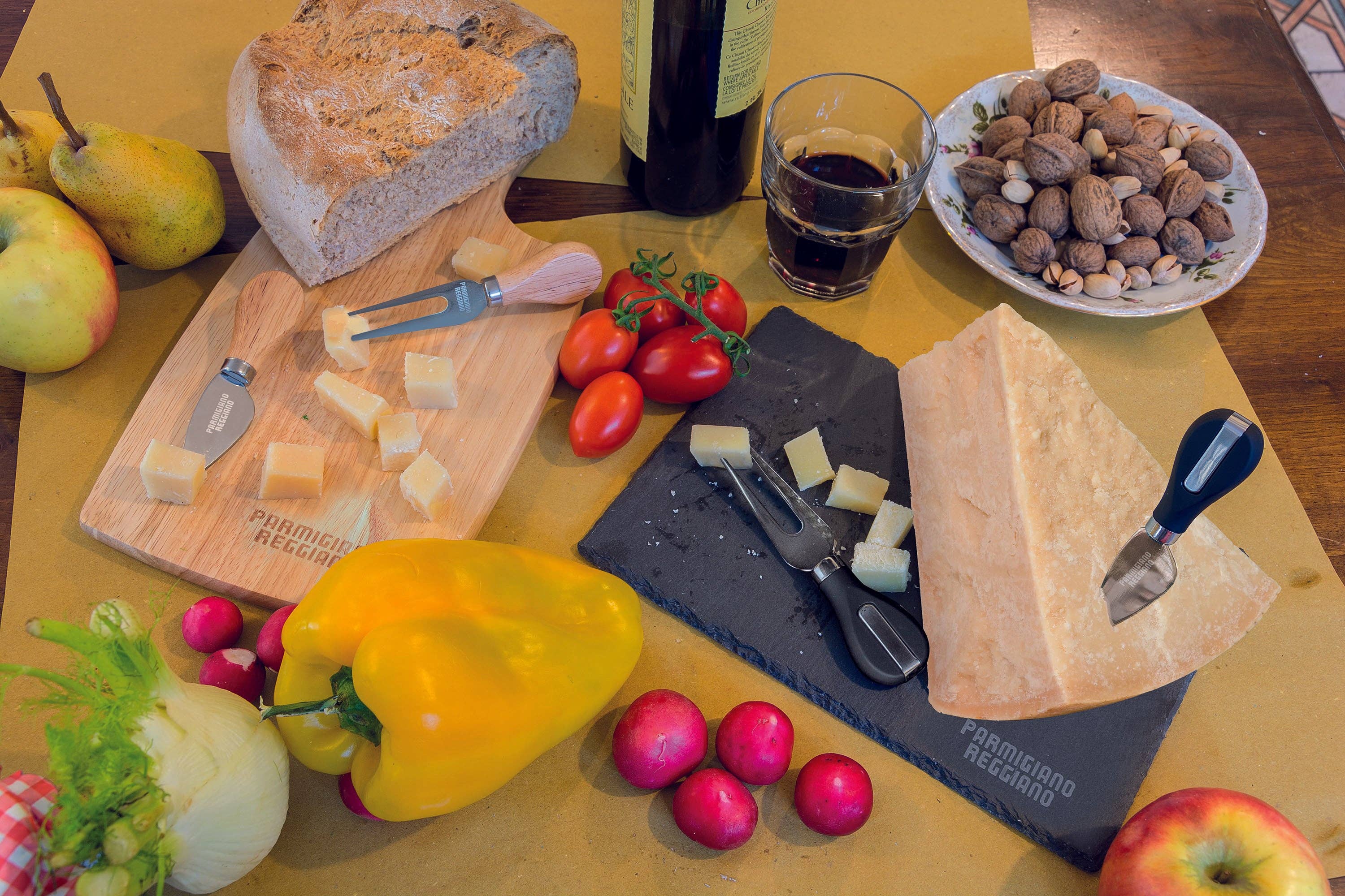 Italian Within – wholesale Cheese board – Cheese Tasting Set in Slate Stone 'Parmigiano Reggiano'2