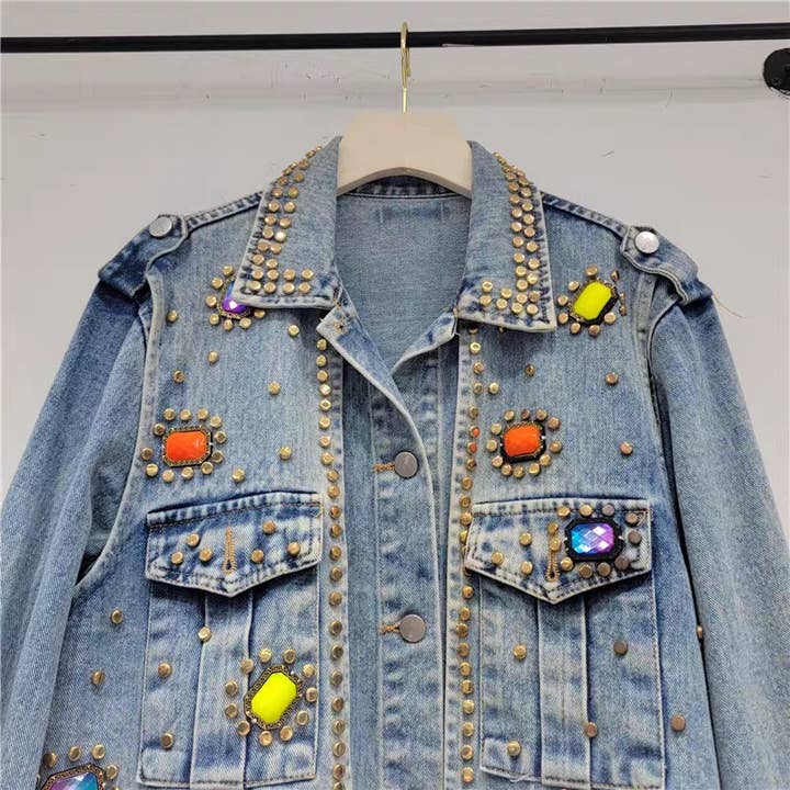 Blå JK036 Denimjakke med elegante ædelsten - alsidig mode for engroshandel på Faire2