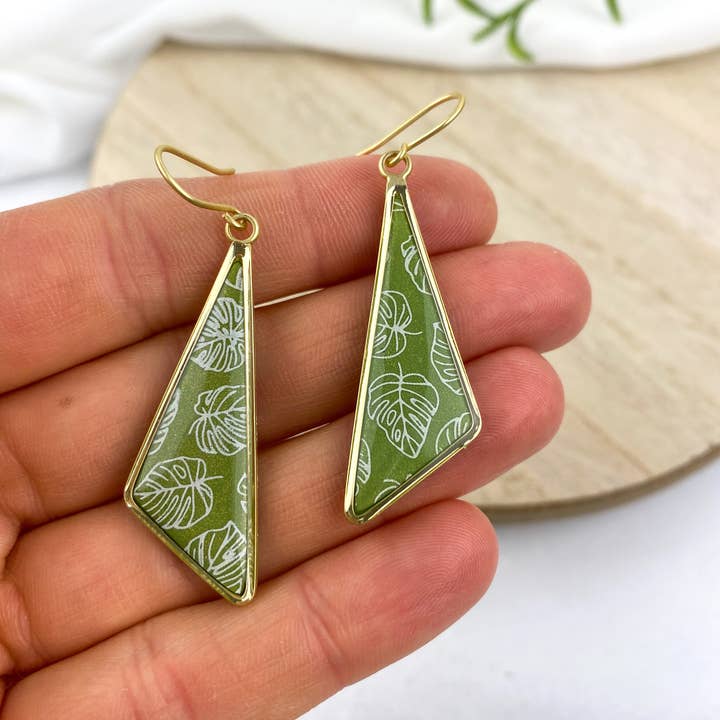Light Shine - Wholesale Dangle Earrings - Monstera Leaf Dangle Earring | Green Spring Clay Drop |Plant21