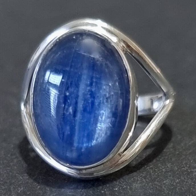 Unisex Ovaler Blauer Kyanit-Ring | 925 Silber | 15mm x 12mm für den Großhandel von Mistry Gems