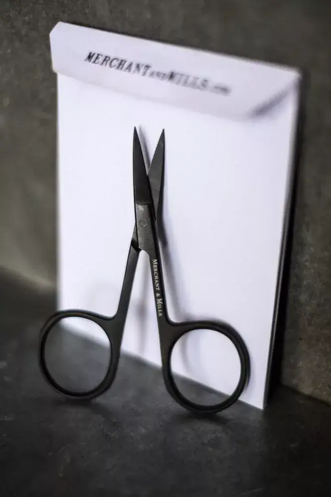 Merchant and Mills - Wholesale Craft Sewing Kit - Wide Bow Scissors1