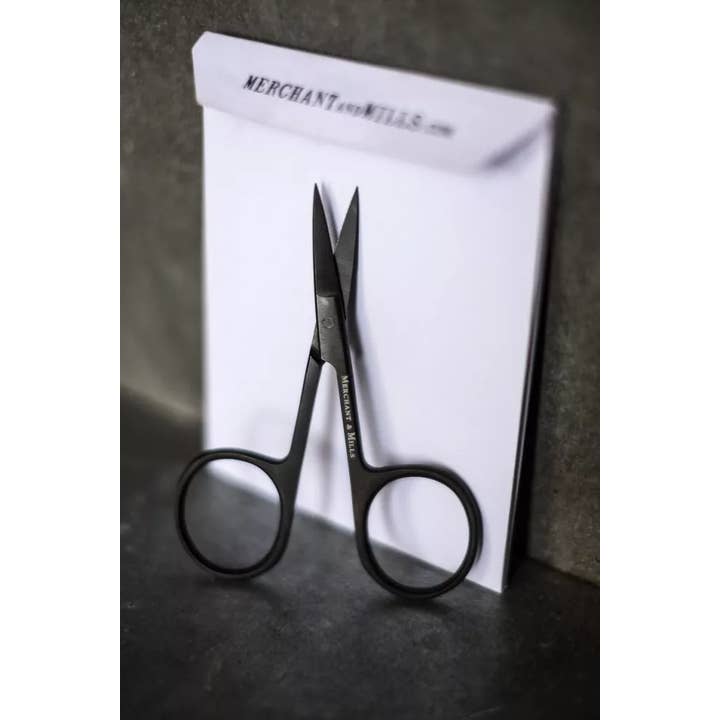 Merchant and Mills - Wholesale Craft Sewing Kit - Wide Bow Scissors1