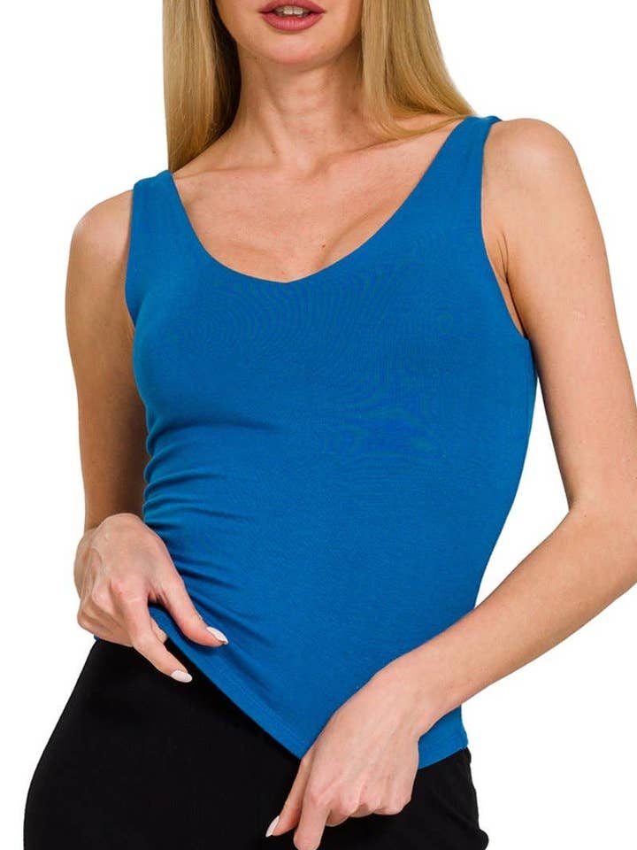 Débardeur à col en V à double couche en rayonne pour la vente par Vanilla Monkey