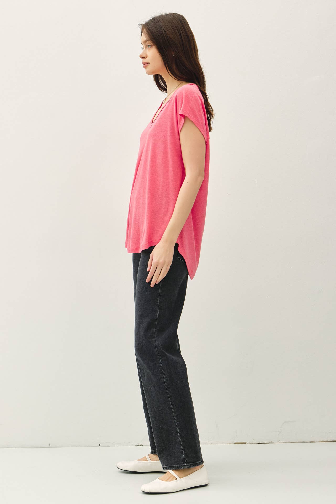 Be Cool - Wholesale T-Shirt - Women's - BACK RAW EDGE DETAILED V-NECK LINEN TEE5