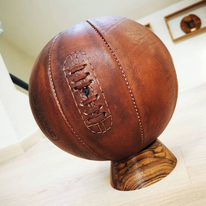 Vintage basketball (with logo name personalization) for wholesale by Ben et Flo