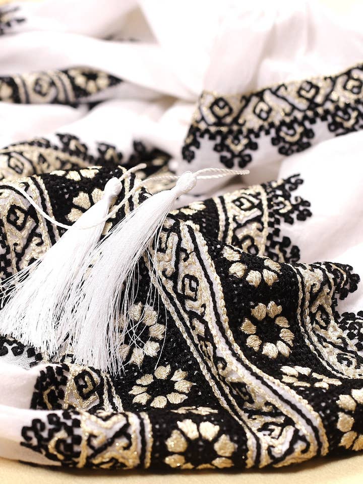 Blouse Flowers Crown - Tissu écru pour la vente par FLORII