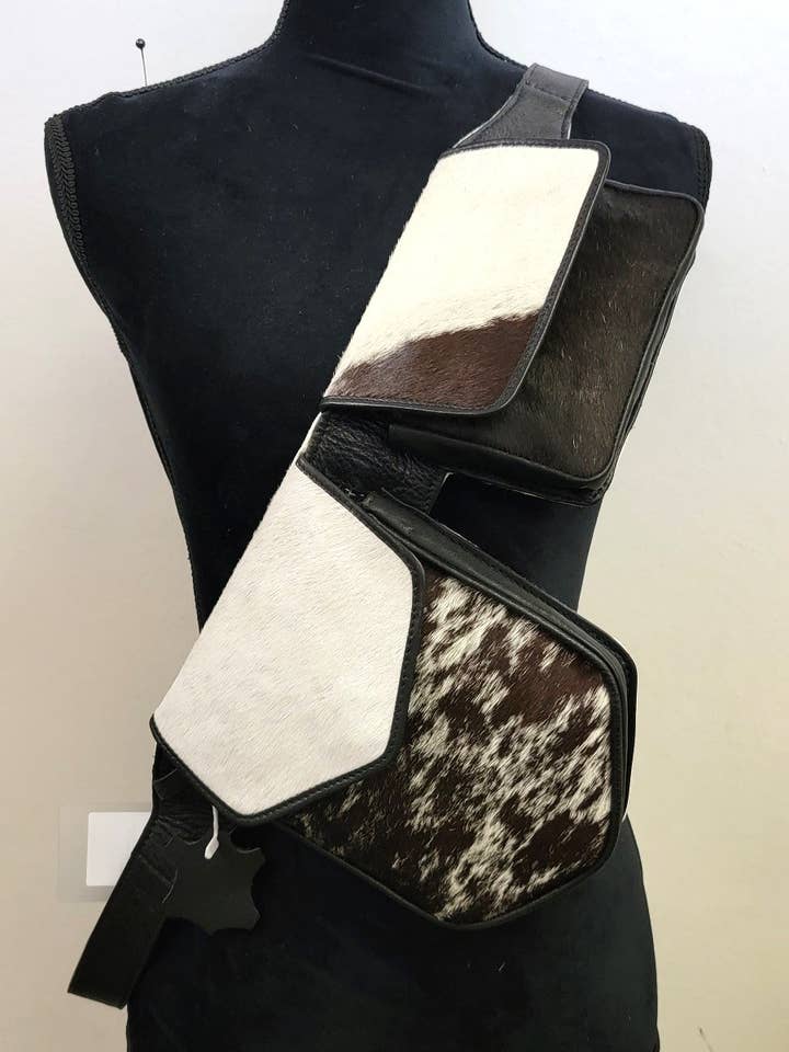 SAC BANANE EN CUIR ET POILS pour la vente par Ricki designs