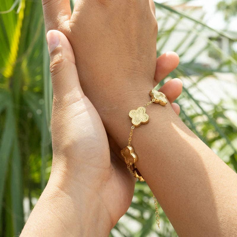 18K Gold PVD Stainless Steel Lucky Clover Charm Bracelet for wholesale on Faire8