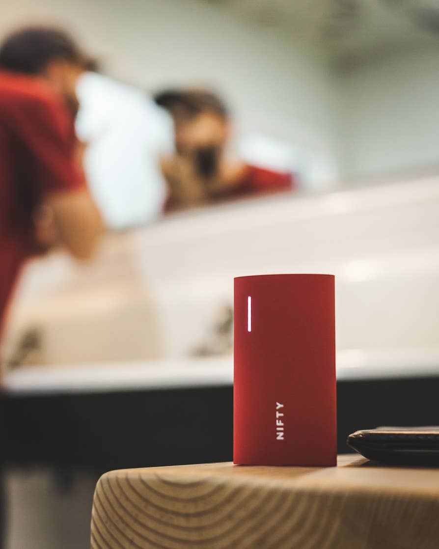 NIFTY Electronics – wholesale Bärbar laddare – Nifty bärbar laddare 6800 mAh – svart8