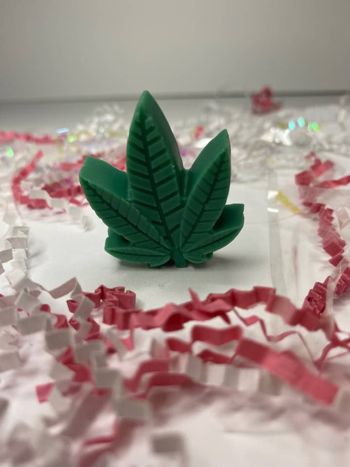 Forest Haze Pot Leaf Melts for wholesale by Loud Candle Company