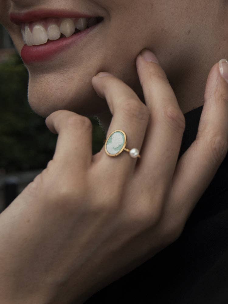 Vintouch Jewels - Wholesale Cocktail/Statement Ring - Green Mini Cameo Ring With A Pearl1