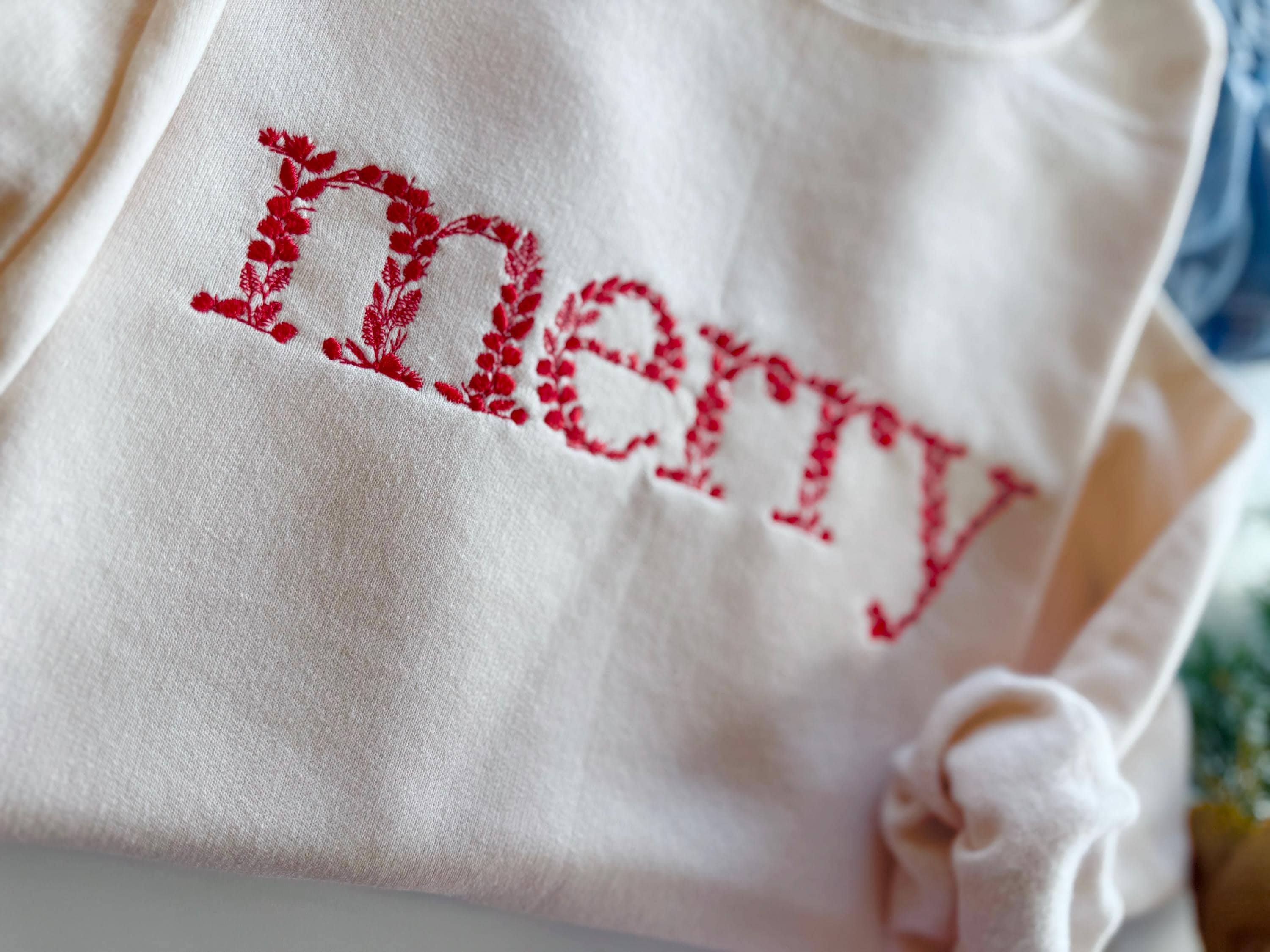 Up2ournecksinfabric - Wholesale Sweatshirt - Women's - Floral Merry Christmas Embroidered Sweatshirt6