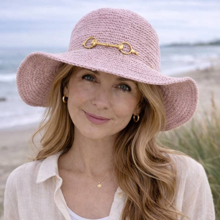 Amélie Ridhatt med solskydd UPF 35 Dammig Ros (Förbeställning April) för wholesale av By Many Hands