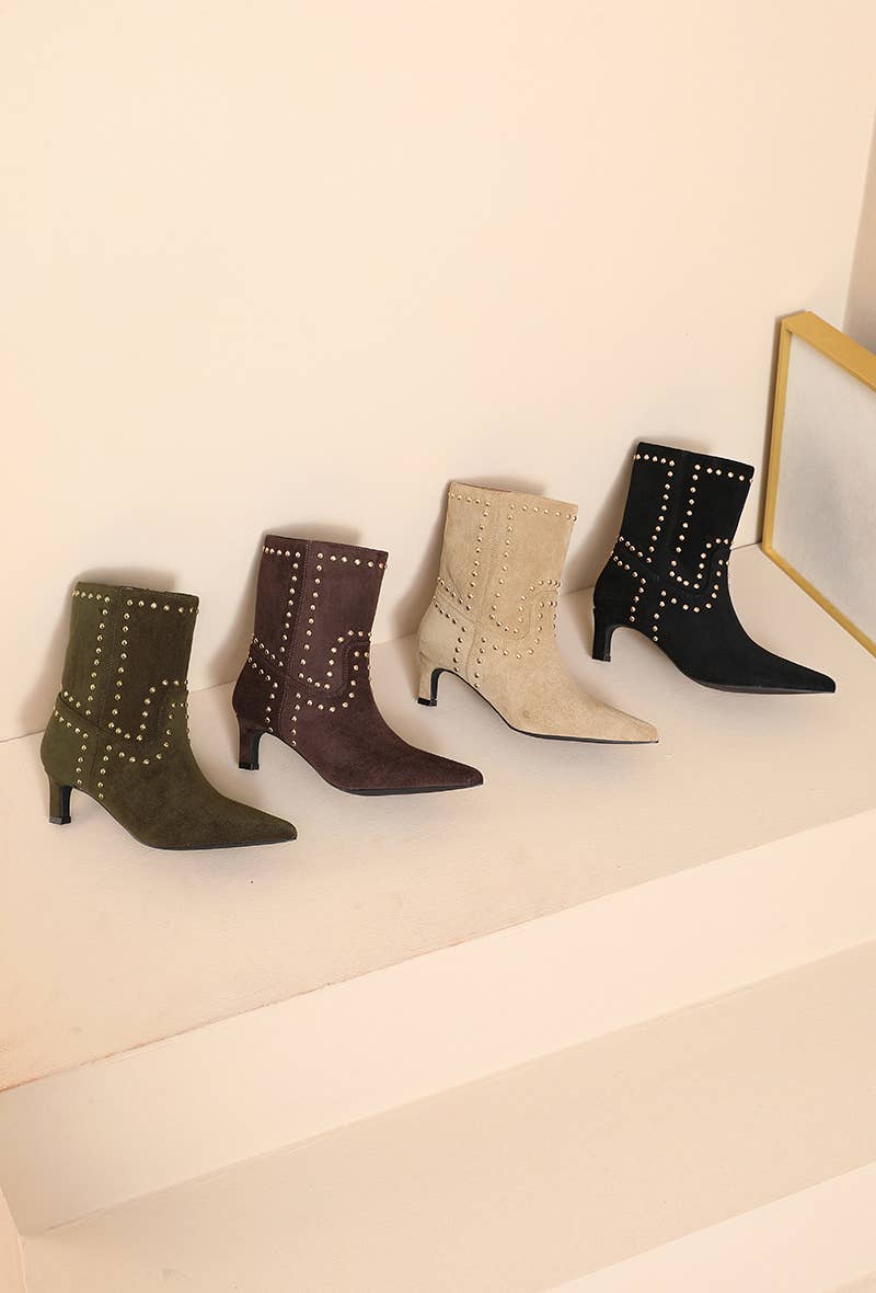 Joia Paris - Wholesale Booties - Women's - Western ankle boots with low heels, studded decoration GZ-30812