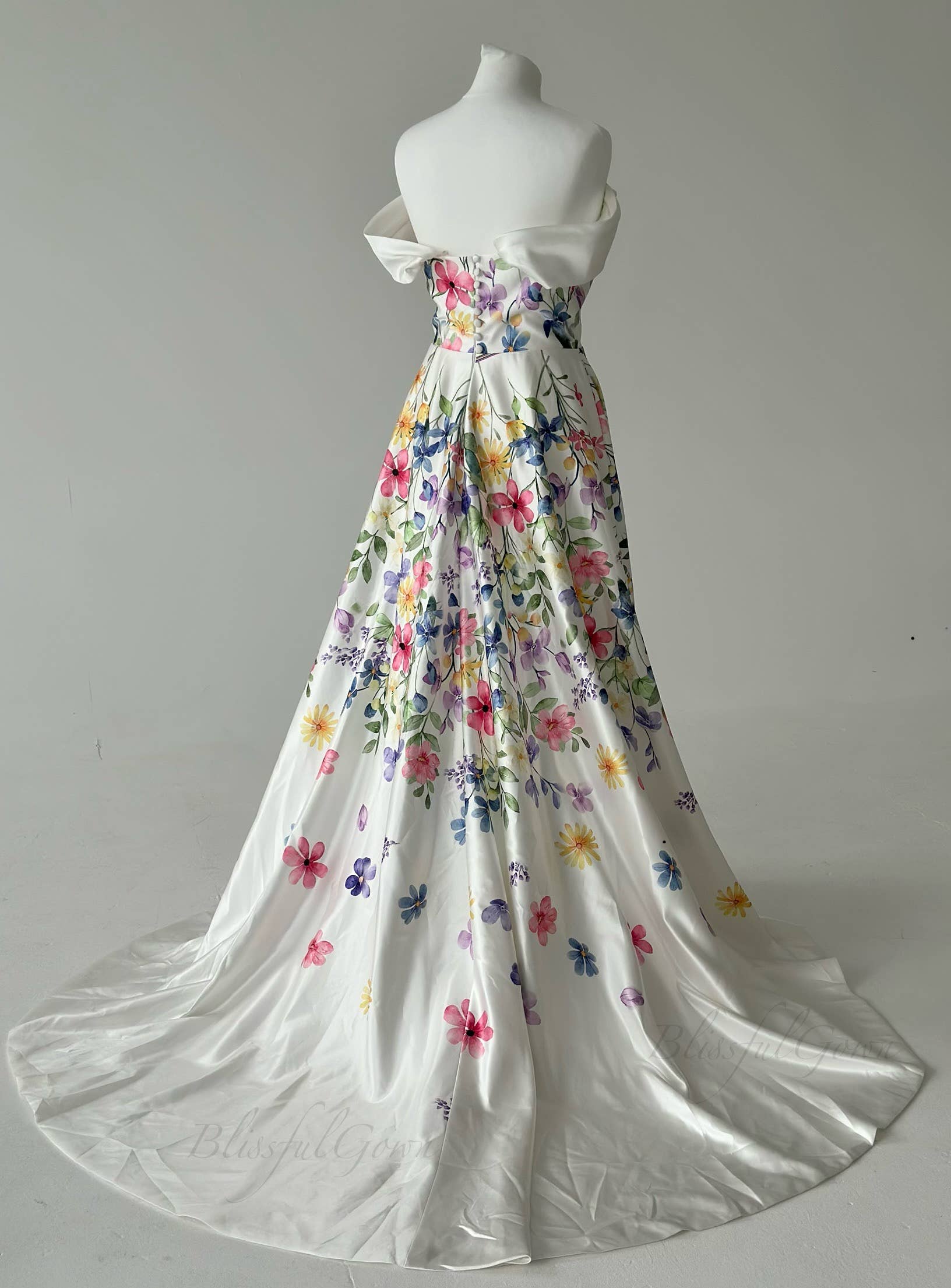 MB Blissful Gown - Wholesale Formele jurk - Dames - Uitverkocht! Strapless bruidsjurk met sleep en bloemenprint3