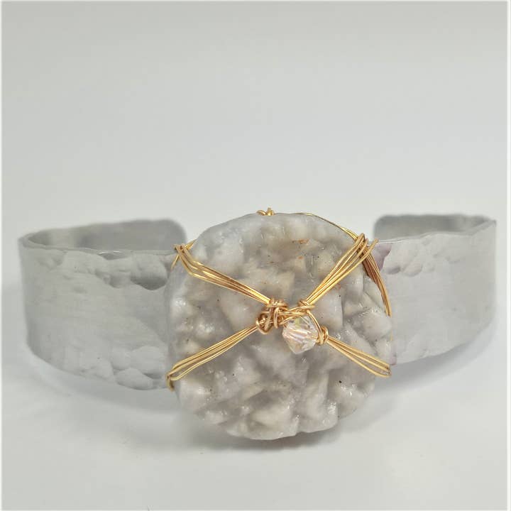 Brazalete cónico de ágata druzy de encaje azul para venta al por mayor de Distinctly Dwyer Gemstone Jewelry