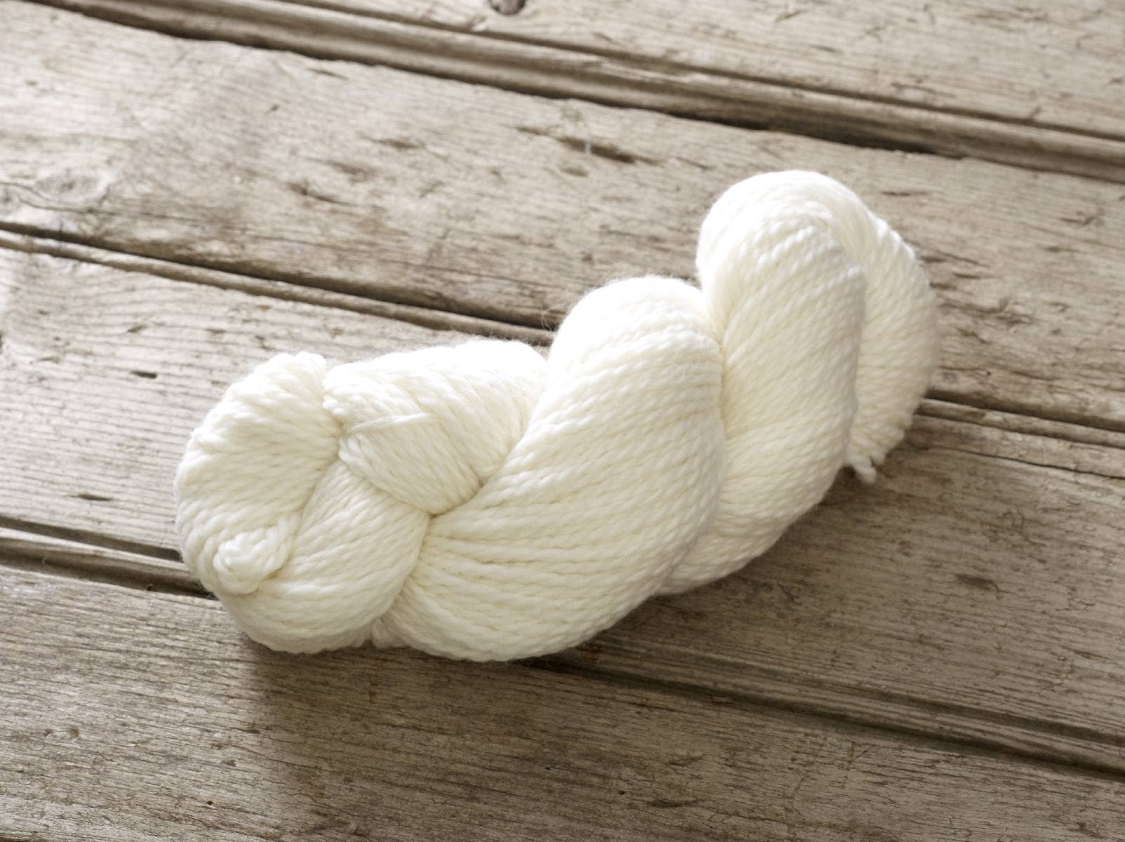 Rooster Yarns – wholesale Yarn – Undyed Yarn: Superwash Merino Aran Knitting Yarn