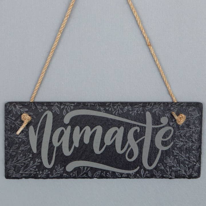 Buddha Groove – Engroshandel Skilt – Floral Namaste skifer vægophæng