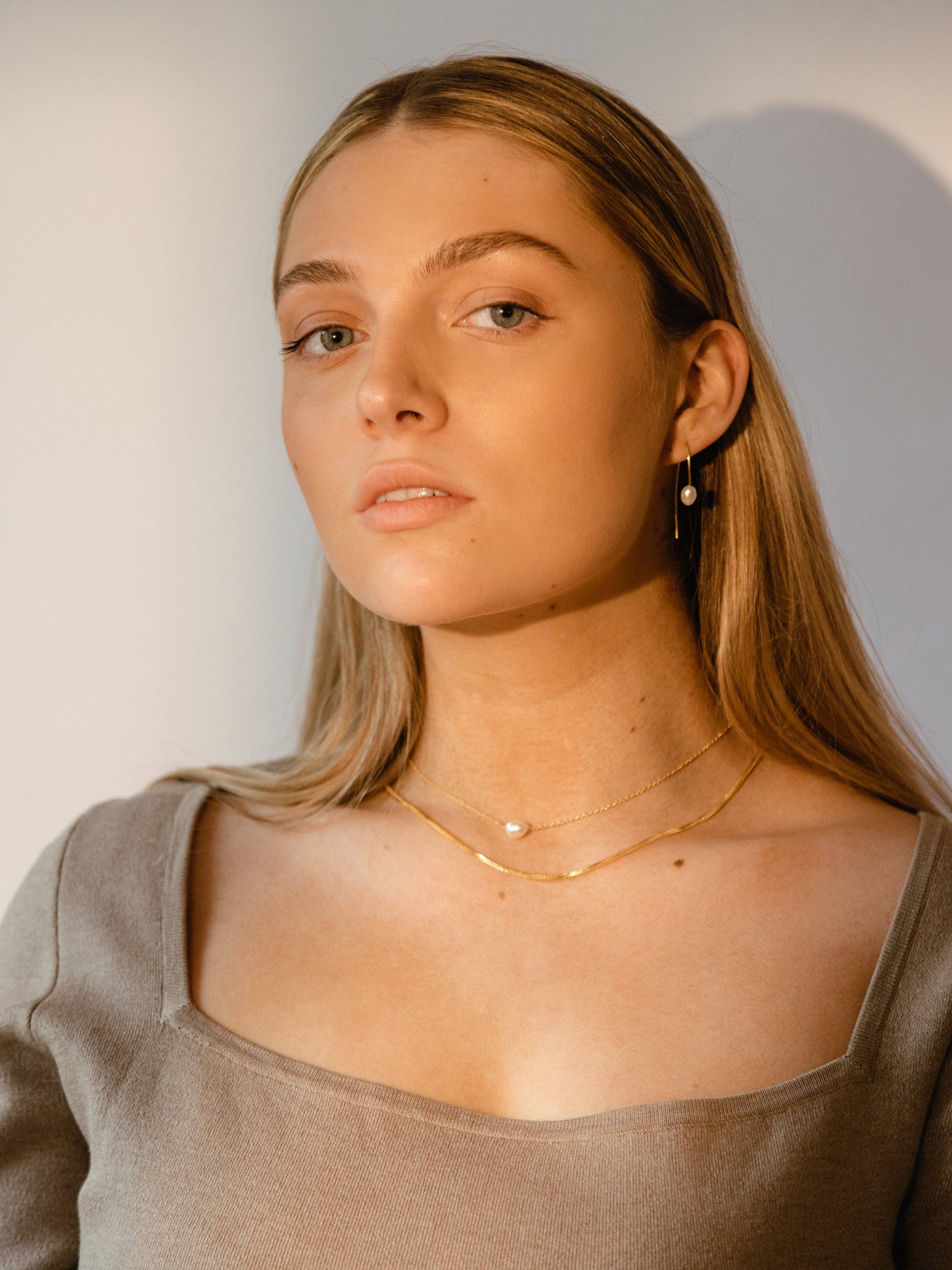 Rover & Kin - Wholesale Dangle Earrings - Pearl Threader Earrings1