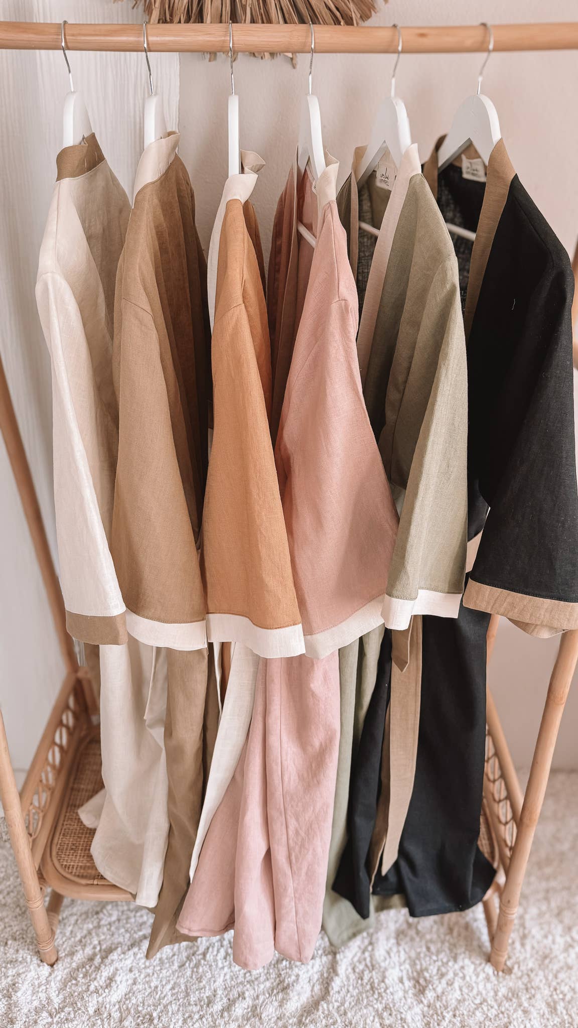 Evelina Apparel – Großhandel Bademantel – Damen – Leinenbademantel mit Colorblock-Design4