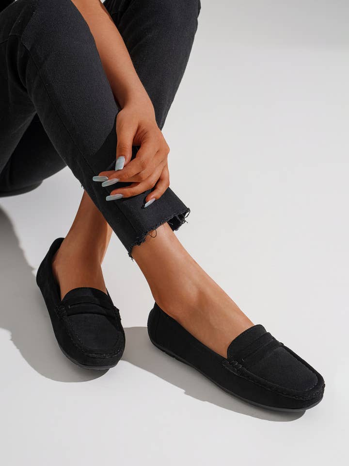 Loafers i syntetisk ruskind til kvinder for engroshandel hos CEREZA