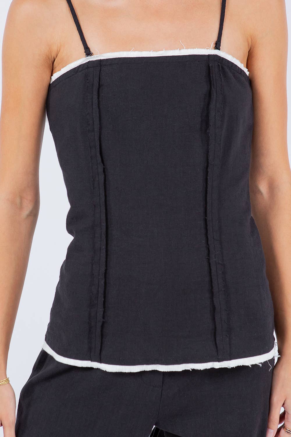 Whiteroom+Cactus – wholesale Blus - Dam – KONTRAST ÄRMLÖS TOPP12