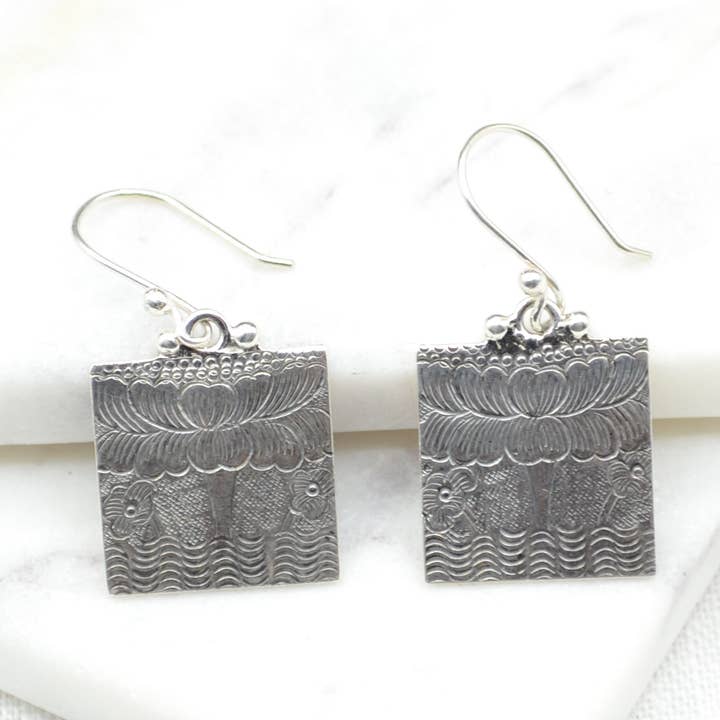 Square etsade Lotus Silver Örhängen för wholesale av Didi Bahini Fair Trade