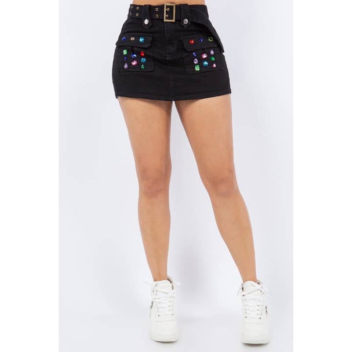 MINIROK MET RIEM VERSIERD MET KLEURRIJKE STRASS STEENTJES voor wholesale door Black Pearl Clothing
