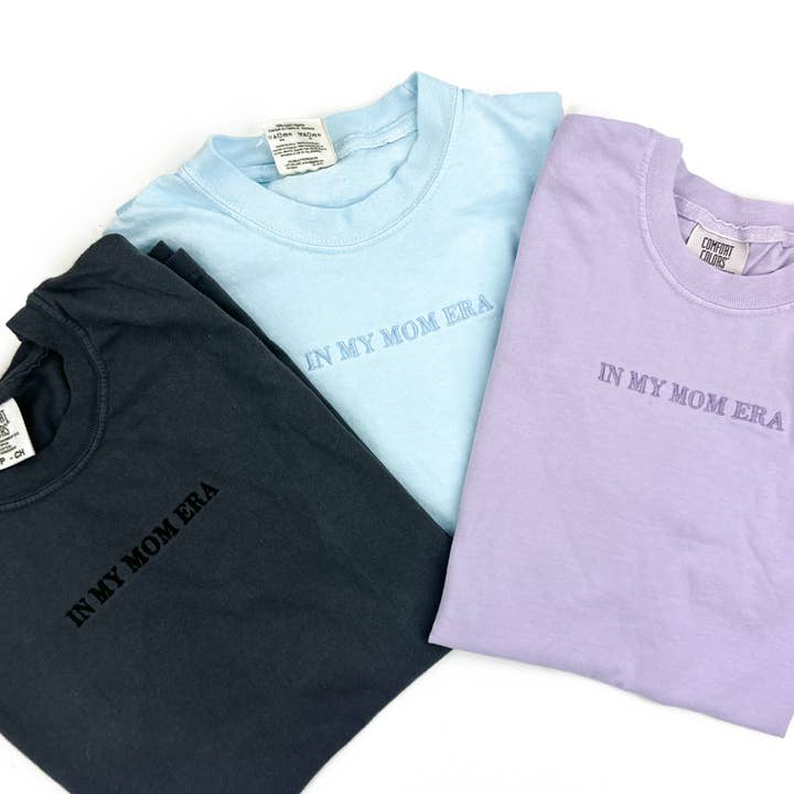 ✨ IN MY MOM ERA™ ✨ - Camiseta Bordada por atacado de Little Mama Shirt Shop